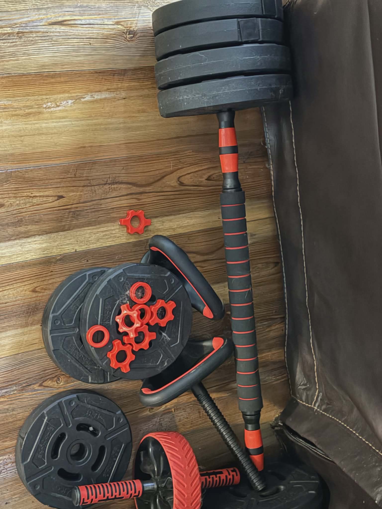 Floor after cleaning — pet hair and dust removed
