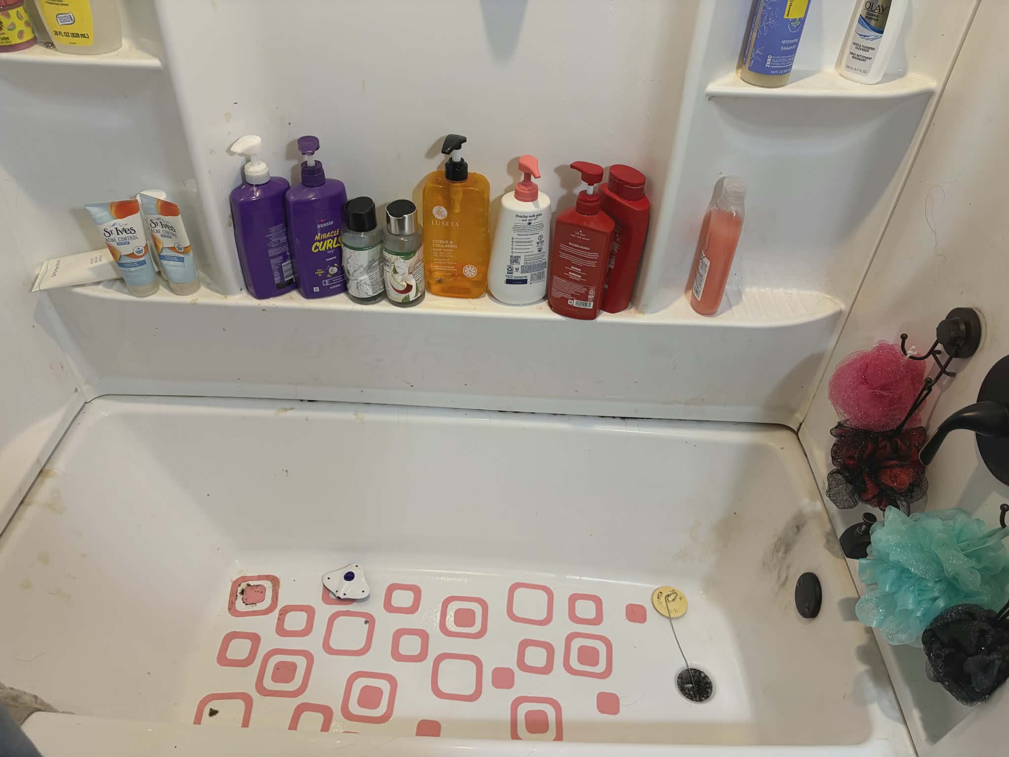Tub and shower before cleaning